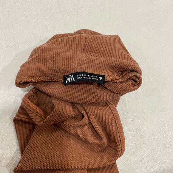 ZARA Ribbed Sleeveless Turtleneck Top S | Brown Mock Neck Tank | Minimalist Basi - Picture 3 of 6